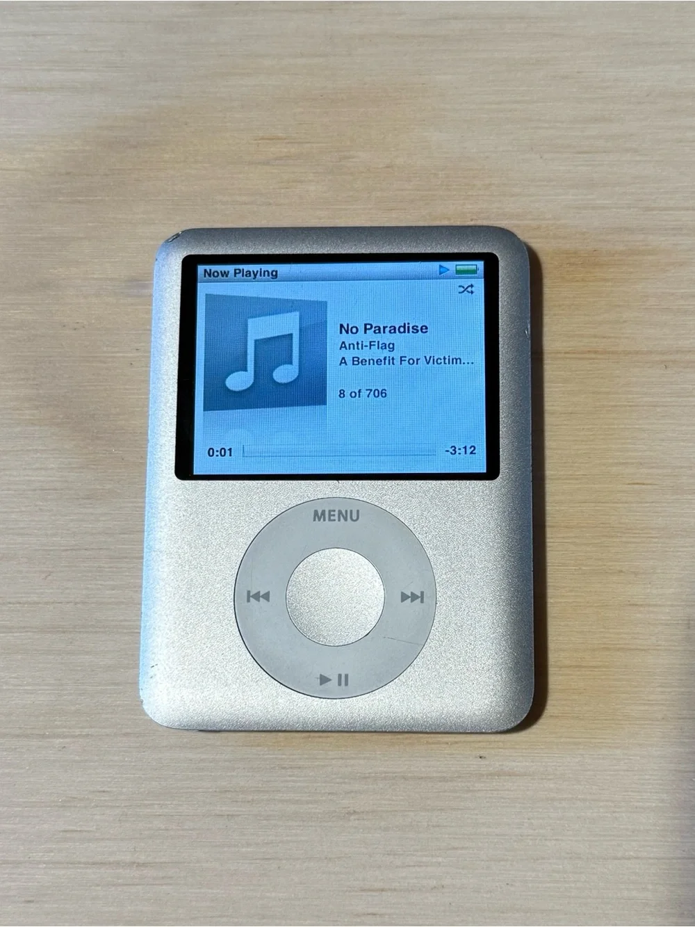 Apple iPod Nano A1236 4GB Silver Tested Good w/Charger-706Songs Read Description